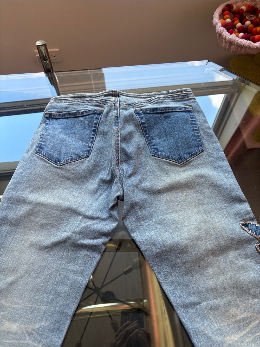 Vintage Bebe Light Blue Crochet-Trim Low-Waisted Flare Jeans Size 30 - Picture 7 of 8